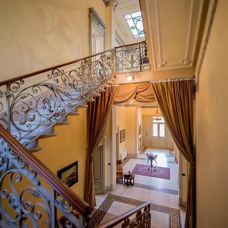 Villa Sleeps 12 Pool Mandello del Lario
