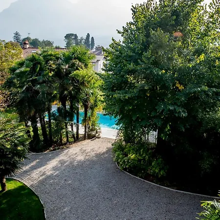 Sleeps 12 Pool Mandello del Lario
