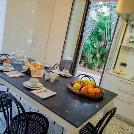 Sleeps 12 Pool Villa Mandello del Lario
