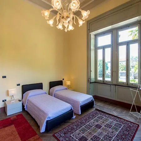 Sleeps 12 Pool Villa Mandello del Lario