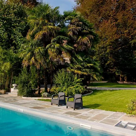 Villa Sleeps 12 Pool