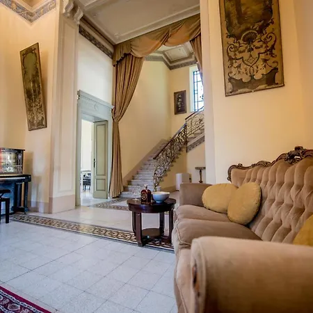 Sleeps 12 Pool Villa Mandello del Lario