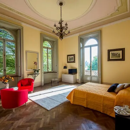 Sleeps 12 Pool Villa Mandello del Lario