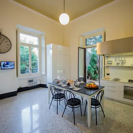 Sleeps 12 Pool マンデッロ・デル・ラーリオ